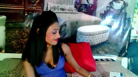 Snapshot of indianlovebug chatting on 01-10-25, 06:28 Leah online show from 01-10-25, 06:28