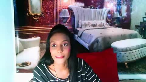 Snapshot of indianlovebug chatting on 01-14-25, 05:19 Leah online show from 01-14-25, 05:19