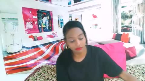 Snapshot of indianlovebug chatting on 09-10-25, 05:13 Leah online show from 09-10-25, 05:13