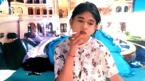 Mika online show from 12-18-25, 04:40