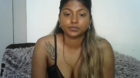 indianqtpie6 online show from 11-25-25, 06:46