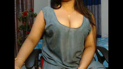 Snapshot of indiantina chatting on 11-14-25, 04:06 tina online show from 11-14-25, 04:06