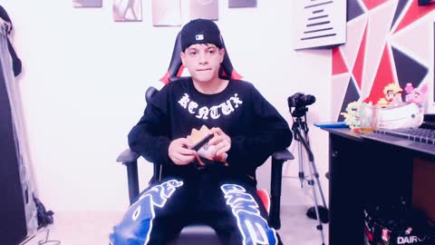 Snapshot of indomitablebeast chatting on 02-07-25, 04:37 matias online show from 02-07-25, 04:37