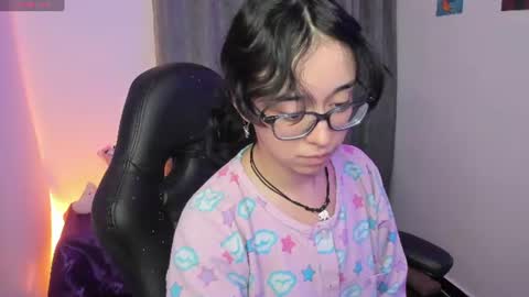 Snapshot of indra_cam chatting on 06-14-26, 04:14 Diana online show from 06-14-26, 04:14