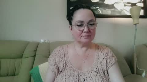 Snapshot of infinity_loveliness chatting on 06-25-26, 06:40 Infinity online show from 06-25-26, 06:40