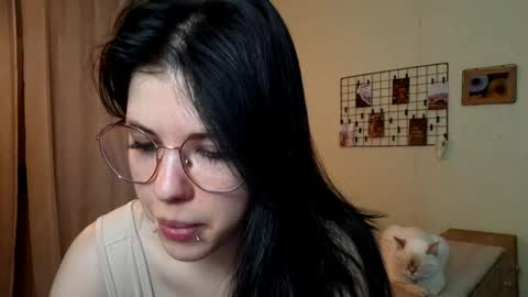 Mia online show from 04-15-26, 01:40