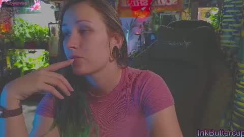 Snapshot of ink_bloom chatting on 10-19-25, 04:02 Im Stacy  FOLLOW MY FANSLY FOR MORE  online show from 10-19-25, 04:02