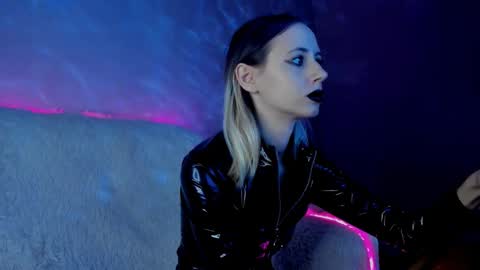 Snapshot of inner_light___ chatting on 02-08-25, 06:12 Venera online show from 02-08-25, 06:12