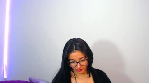 Snapshot of innocent_fox chatting on 01-24-25, 03:54 Abril online show from 01-24-25, 03:54