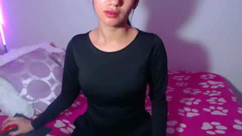 Snapshot of innocent_fox chatting on 09-13-25, 12:10 Abril online show from 09-13-25, 12:10