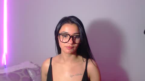 Snapshot of innocent_fox chatting on 09-17-25, 03:52 Abril online show from 09-17-25, 03:52