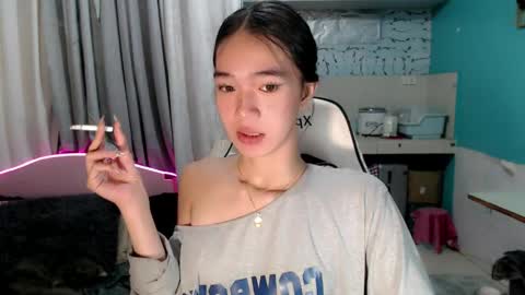 Snapshot of innocent_reign69 chatting on 04-19-26, 05:23 Reign online show from 04-19-26, 05:23