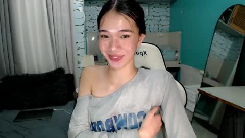 Snapshot of innocent_reign69 chatting on 06-07-26, 01:48 Reign online show from 06-07-26, 01:48