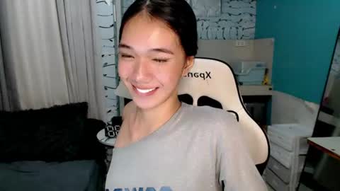 Snapshot of innocent_reign69 chatting on 06-22-26, 01:29 Reign online show from 06-22-26, 01:29
