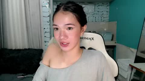 Snapshot of innocent_reign69 chatting on 07-08-26, 03:38 Reign online show from 07-08-26, 03:38