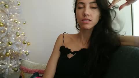 Snapshot of innocentlatiina chatting on 12-15-24, 05:10 Laroa online show from 12-15-24, 05:10