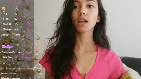 Snapshot of innocentlatiina chatting on 12-27-24, 06:31 Laroa online show from 12-27-24, 06:31
