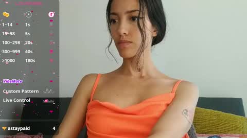 Snapshot of innocentlatiina chatting on 01-10-25, 08:26 Laroa online show from 01-10-25, 08:26