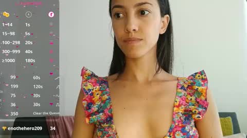 Snapshot of innocentlatiina chatting on 01-26-25, 06:48 Laroa online show from 01-26-25, 06:48