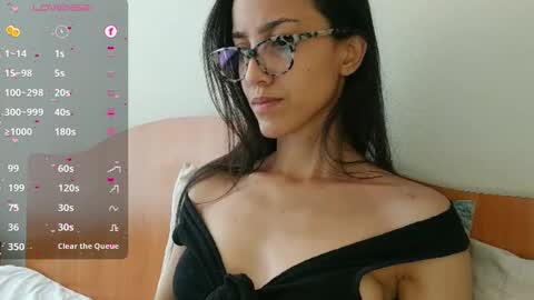 Snapshot of innocentlatiina chatting on 01-27-25, 04:22 Laroa online show from 01-27-25, 04:22