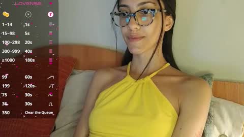 Snapshot of innocentlatiina chatting on 01-27-25, 11:54 Laroa online show from 01-27-25, 11:54