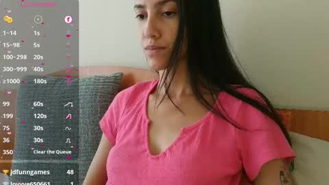 Snapshot of innocentlatiina chatting on 01-28-25, 07:42 Laroa online show from 01-28-25, 07:42