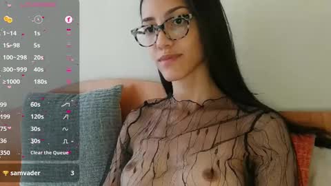 Snapshot of innocentlatiina chatting on 01-28-25, 11:07 Laroa online show from 01-28-25, 11:07