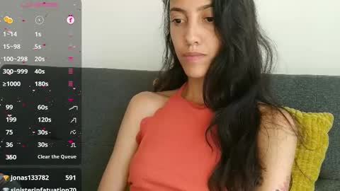 Snapshot of innocentlatiina chatting on 02-18-25, 07:52 Laroa online show from 02-18-25, 07:52