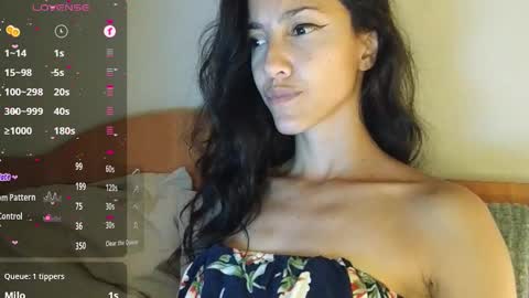 Snapshot of innocentlatiina chatting on 03-12-25, 11:12 Laroa online show from 03-12-25, 11:12