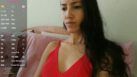 Snapshot of innocentlatiina chatting on 09-17-25, 08:32 Laroa online show from 09-17-25, 08:32