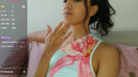 Snapshot of innocentlatiina chatting on 09-23-25, 07:06 Laroa online show from 09-23-25, 07:06