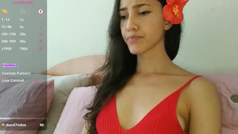 Snapshot of innocentlatiina chatting on 09-25-25, 06:44 Laroa online show from 09-25-25, 06:44