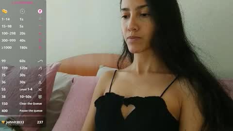 Snapshot of innocentlatiina chatting on 10-07-25, 04:48 Laroa online show from 10-07-25, 04:48
