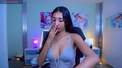 Snapshot of inocent_luna chatting on 07-19-26, 04:44 Luna moon online show from 07-19-26, 04:44