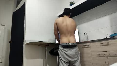 Snapshot of insistente chatting on 11-27-25, 02:41 INSTAGRAM camilodlx online show from 11-27-25, 02:41