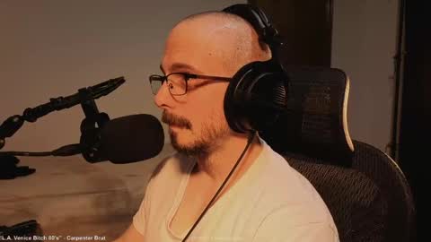 Snapshot of intellitease chatting on 05-27-26, 02:14 DJ online show from 05-27-26, 02:14
