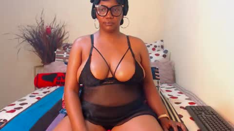 Snapshot of intimacysexy chatting on 07-01-26, 07:46 boniswa caroline online show from 07-01-26, 07:46