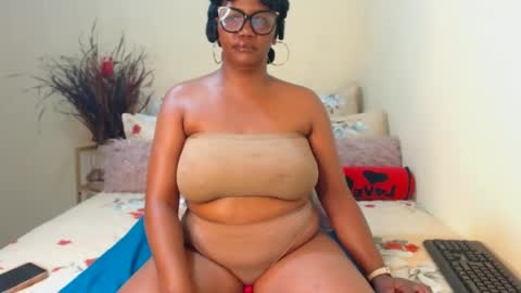 Snapshot of intimacysexy chatting on 07-05-26, 07:32 boniswa caroline online show from 07-05-26, 07:32