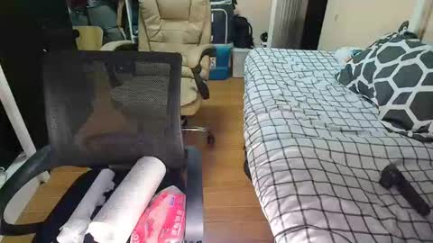 Snapshot of intimate143 chatting on 12-14-25, 05:29 Im Desiree online show from 12-14-25, 05:29