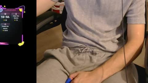 Snapshot of introvertgamer chatting on 10-18-25, 07:03 introvertgamer online show from 10-18-25, 07:03