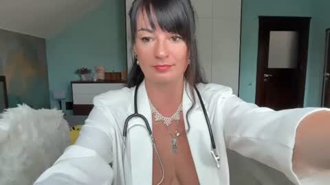Snapshot of iracherrynow chatting on 07-20-26, 07:00 iracherrynow online show from 07-20-26, 07:00