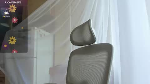 Snapshot of iris_crispy chatting on 06-25-26, 03:06 Iris online show from 06-25-26, 03:06