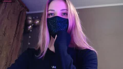 Lily online show from 11-11-25, 07:36