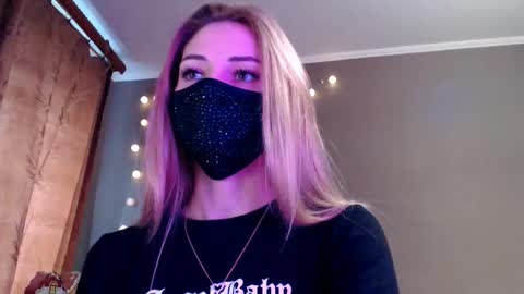 Lily online show from 12-21-25, 12:45