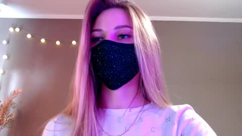 Snapshot of iris_lave chatting on 05-02-26, 02:44 Lily online show from 05-02-26, 02:44
