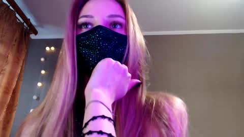 Snapshot of iris_lave chatting on 05-06-26, 04:56 Lily online show from 05-06-26, 04:56