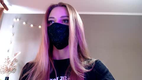 Snapshot of iris_lave chatting on 05-09-26, 02:00 Lily online show from 05-09-26, 02:00