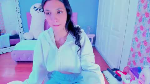 Snapshot of iris_stone_ chatting on 01-17-25, 04:47 Iris online show from 01-17-25, 04:47