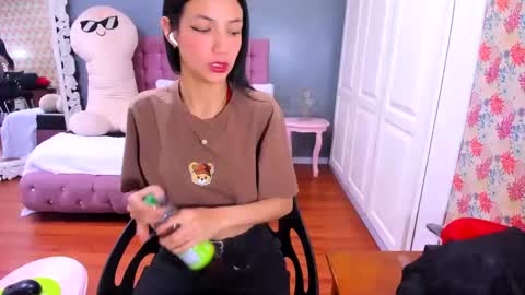 Snapshot of iris_stone_ chatting on 02-22-25, 11:35 Iris online show from 02-22-25, 11:35