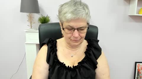 Snapshot of iris_xdesire chatting on 05-11-26, 05:57 I R I S online show from 05-11-26, 05:57
